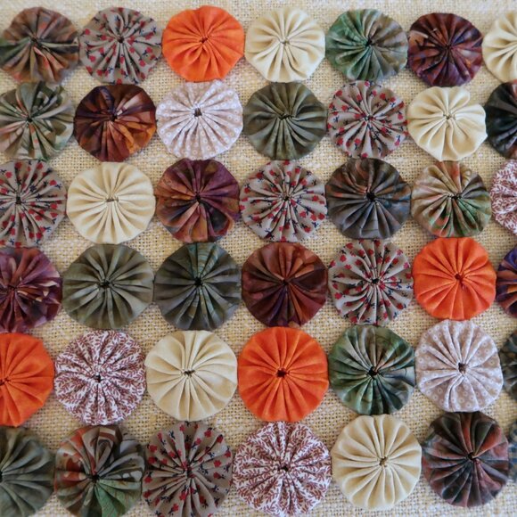 Handcrafted Yo Yo Pinwheel Table Runner 12" x 36" - Picture 3 of 5